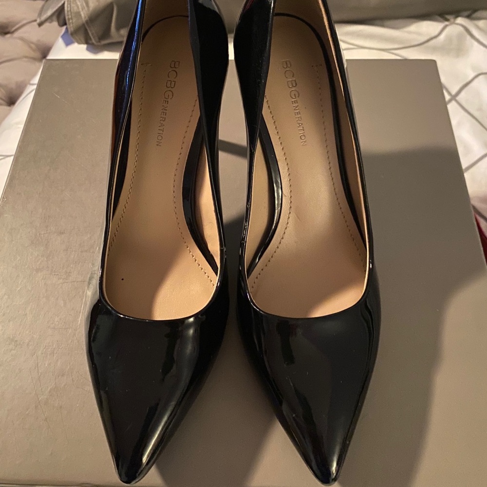 Black patent pumps size 7.5 BCBGeneration